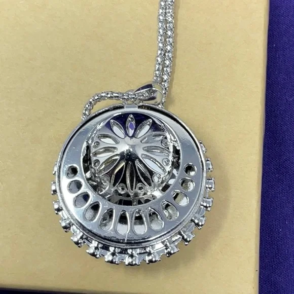 Brand new dazzling dark blue and white rhinestone pendant, with chain - Picture 2 of 5